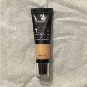 Younique Concealer